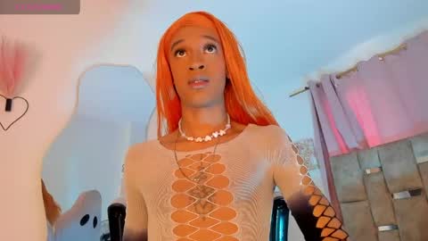 mia_royal online show from May 6, 2026, 12:21 pm