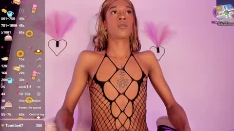 mia_royal online show from May 16, 2026, 12:15 pm