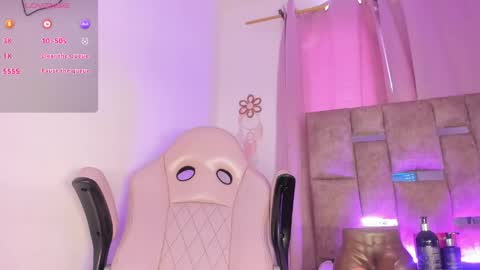 mia_royal online show from May 18, 2026, 6:03 pm