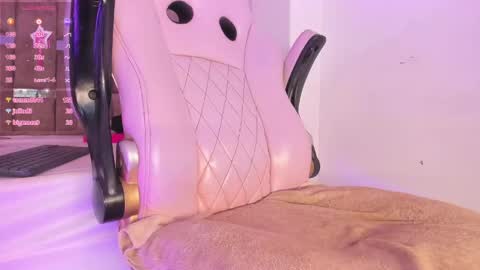 mia_royal online show from June 6, 2026, 6:34 pm