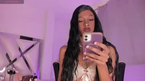 mia_royal online show from July 19, 2026, 4:33 pm
