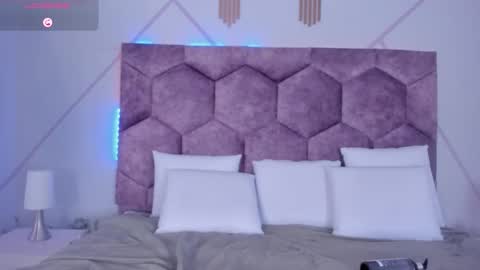 mia_serena_ online show from March 14, 2026, 12:21 pm