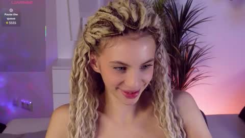 Mia online show from November 5, 2025, 6:24 am