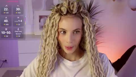 Mia online show from November 6, 2025, 6:25 am