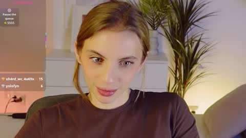 Mia online show from November 19, 2025, 6:24 am