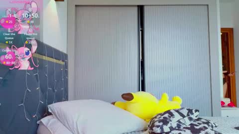 Snapshot of mia_sirenia chatting on March 9, 2025, 7:01 am Mia online show from March 9, 2025, 7:01 am