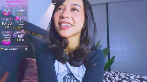 Snapshot of mia_sirenia chatting on October 23, 2025, 4:17 pm Mia online show from October 23, 2025, 4:17 pm