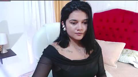 Snapshot of mia_traveluxe chatting on September 9, 2025, 1:38 am Mia online show from September 9, 2025, 1:38 am