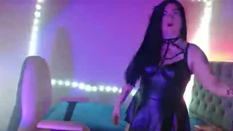 MIA VANTT online show from March 8, 2026, 12:53 pm