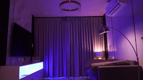 VixenMia online show from October 3, 2025, 3:25 am