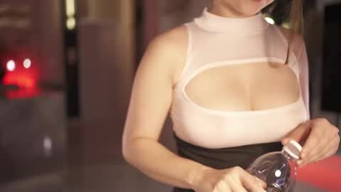 Snapshot of mia_vixen_ chatting on May 13, 2026, 3:59 am VixenMia online show from May 13, 2026, 3:59 am