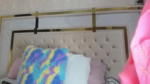 mia_vy online show from January 8, 2026, 7:16 pm