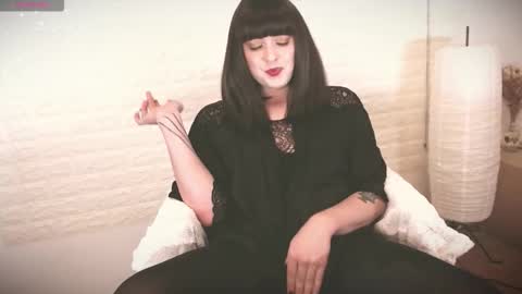 mia_wallase online show from January 8, 2026, 7:43 am