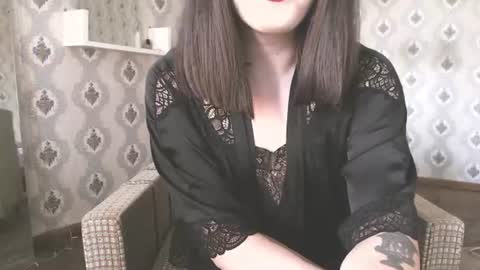 mia_wallase online show from July 13, 2026, 9:23 am