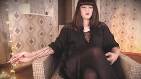 mia_wallase online show from July 19, 2026, 8:01 pm
