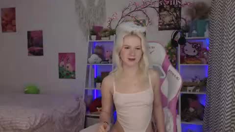 Snapshot of mia_waterlily chatting on July 2, 2026, 3:17 am Mia online show from July 2, 2026, 3:17 am