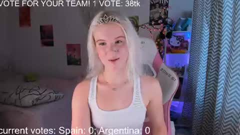 Snapshot of mia_waterlily chatting on July 19, 2026, 3:32 am Mia online show from July 19, 2026, 3:32 am