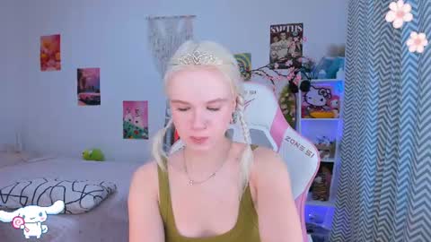 Snapshot of mia_waterlily chatting on July 23, 2026, 3:26 am Mia online show from July 23, 2026, 3:26 am