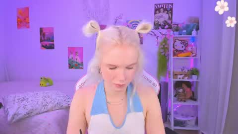 Snapshot of mia_waterlily chatting on August 2, 2026, 3:27 am Mia online show from August 2, 2026, 3:27 am