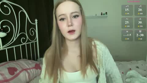 mia_wellis online show from April 23, 2026, 6:21 pm