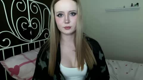 mia_wellis online show from April 25, 2026, 7:22 pm