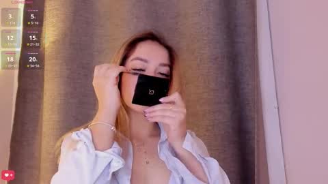 Snapshot of mia_white11 chatting on November 24, 2025, 1:22 pm Mia White online show from November 24, 2025, 1:22 pm