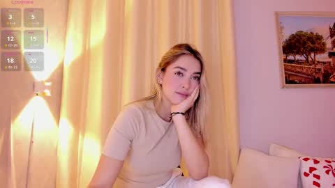 Mia White  online show from December 18, 2025, 12:44 pm