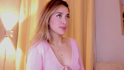 Mia White  online show from March 10, 2026, 2:00 pm