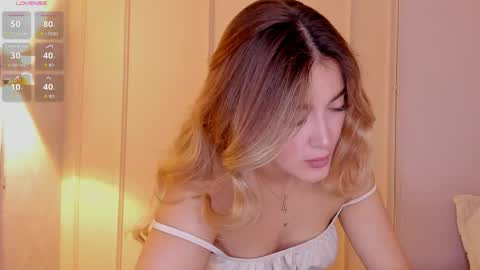 Mia White  online show from April 25, 2026, 1:41 pm
