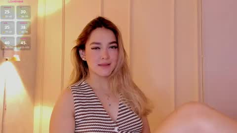 Mia White  online show from April 27, 2026, 1:42 pm
