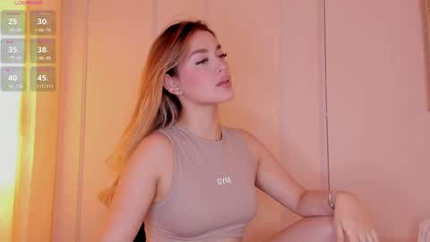 Mia White  online show from April 29, 2026, 6:25 pm