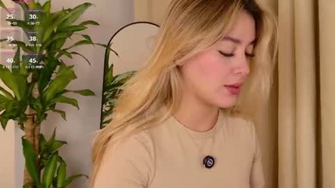 Snapshot of mia_white11 chatting on July 21, 2026, 2:08 pm Mia White online show from July 21, 2026, 2:08 pm