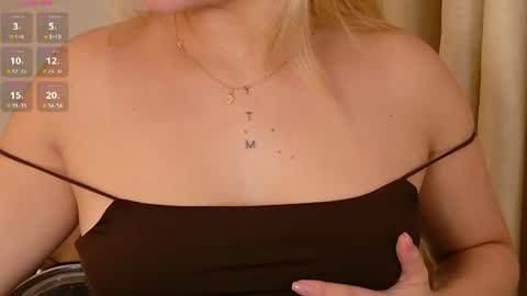 Snapshot of mia_white11 chatting on July 22, 2026, 12:52 pm Mia White online show from July 22, 2026, 12:52 pm