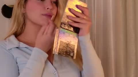Snapshot of mia_white11 chatting on July 29, 2026, 1:59 am Mia White online show from July 29, 2026, 1:59 am