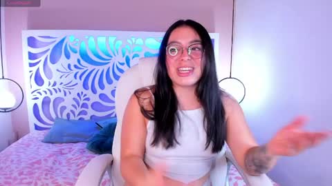 mia_wills_ online show from May 4, 2026, 5:09 pm