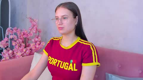 Mia online show from May 3, 2026, 9:26 am