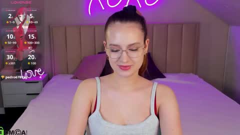 Snapshot of miaa_hill chatting on June 8, 2026, 11:10 am Mia online show from June 8, 2026, 11:10 am
