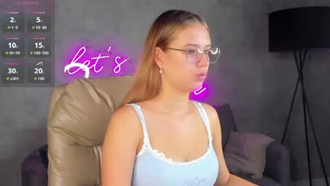 Snapshot of miaa_hill chatting on July 29, 2026, 9:40 am Mia online show from July 29, 2026, 9:40 am