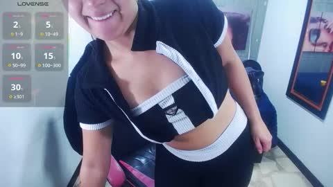 Snapshot of miaa_scott chatting on November 25, 2025, 4:18 pm online show from November 25, 2025, 4:18 pm