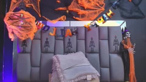 Mia online show from October 27, 2025, 12:09 pm