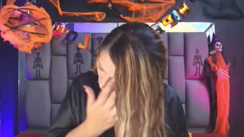 Mia online show from October 29, 2025, 12:07 pm