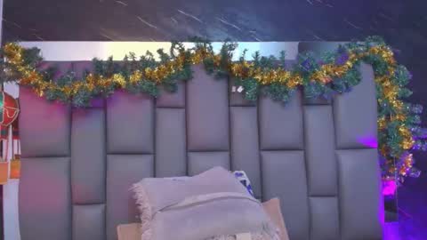 Mia online show from December 3, 2025, 12:03 pm