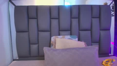 Mia online show from January 13, 2026, 11:59 am