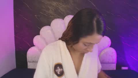Mia online show from May 1, 2026, 12:10 pm
