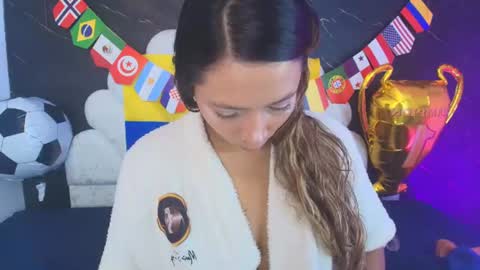 Mia online show from June 24, 2026, 12:04 pm
