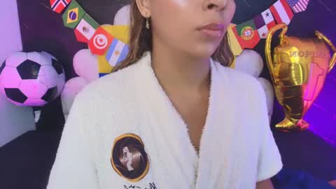 Mia online show from June 25, 2026, 11:59 am