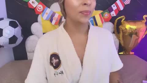 Mia online show from July 10, 2026, 12:08 pm