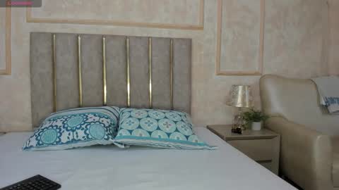 miaaffox online show from February 11, 2026, 8:14 pm