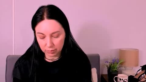 Mia online show from April 23, 2026, 3:36 pm
