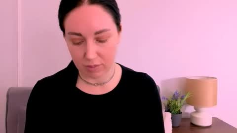 Mia online show from April 27, 2026, 4:27 pm